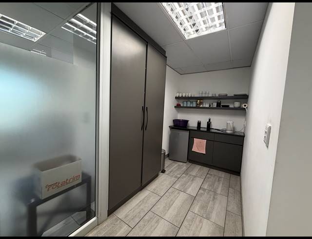 251.10M² OFFICE TO LET IN SUNNINGHILL